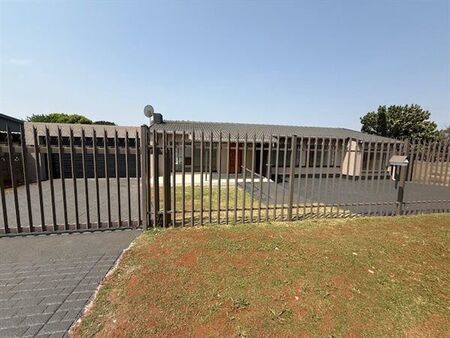4 Bedroom House in Verwoerdpark