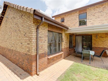 3 Bedroom Townhouse in Die Hoewes