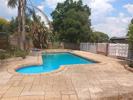 6 Bedroom House in Clubview