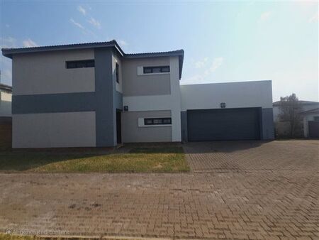 3 Bedroom House in Thatchfield