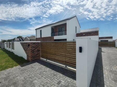 3 Bedroom House in Overbaakens