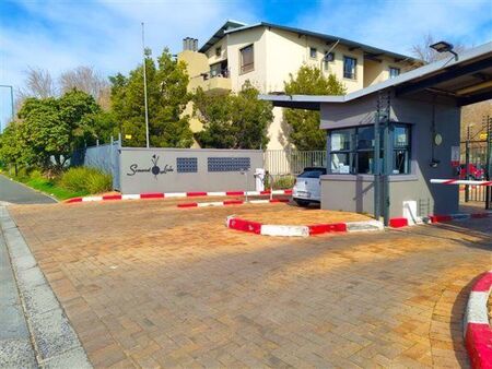2 Bedroom Apartment in Somerset West Central
