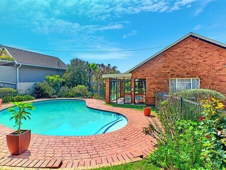 4 Bedroom House in Constantia Kloof