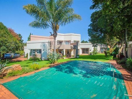 4 Bedroom House in Noordheuwel