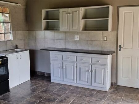 Bachelor apartment in Derdepoort