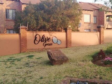 2 Bedroom Apartment in Mooikloof Ridge