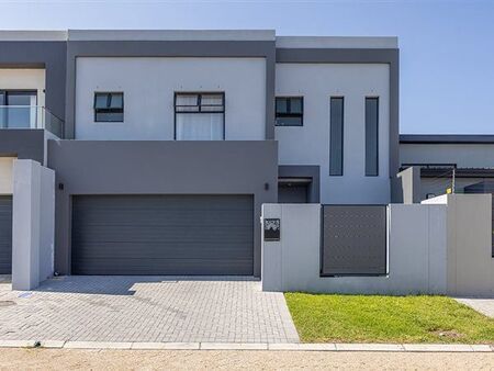3 Bedroom House in Sandown