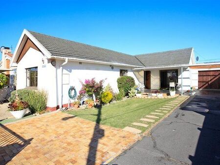 4 Bedroom House in Heathfield