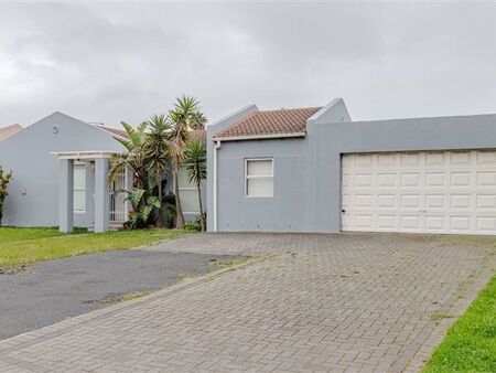 3 Bedroom House in Edgemead