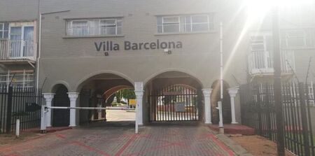 1 Bedroom bachelor apartment to rent in Albertville, Johannesburg
