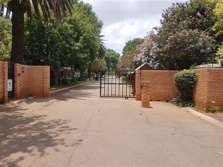 4 Bedroom House in Bedford Gardens