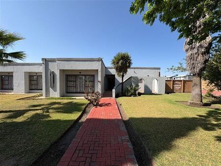 3 Bedroom House in Bedworth Park