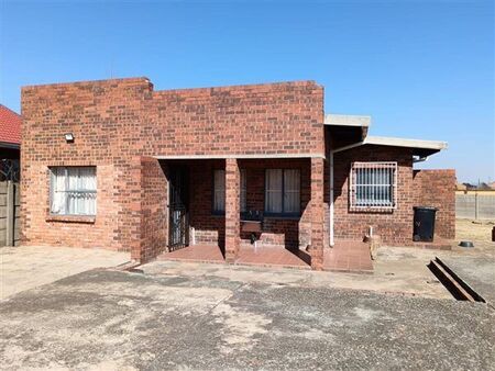 1 Bedroom House in Roodekop