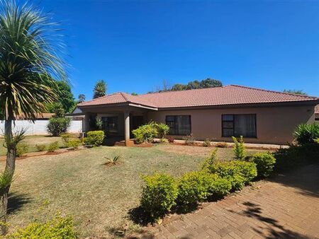 4 Bedroom House in Clubview