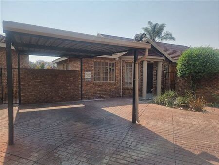 2 Bedroom Simplex in Die Hoewes