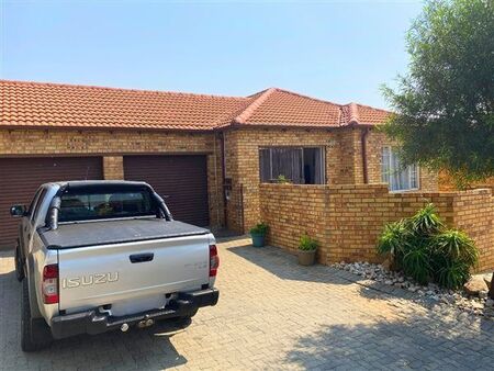 2 Bedroom Simplex in Honeydew Ridge