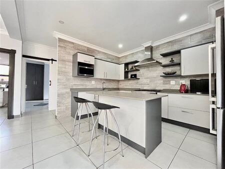 4 Bedroom Townhouse in Ruimsig Ah