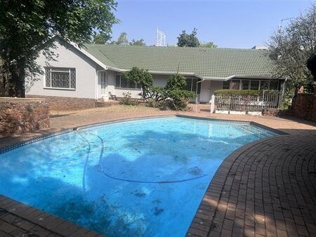 5 Bedroom House in Lynnwood Glen