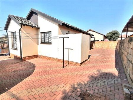 3 Bedroom House in Mahube Valley