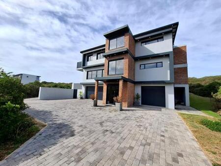 4 Bedroom House in Dana Bay