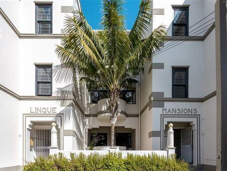 2 Bedroom Apartment in Bantry Bay