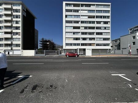 1 Bedroom Apartment in Mouille Point