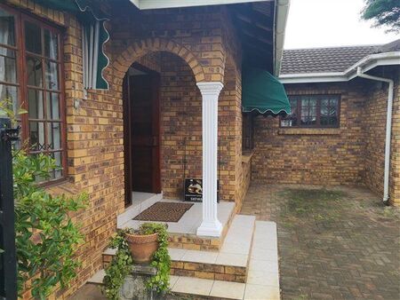 4 Bedroom House in Meerensee