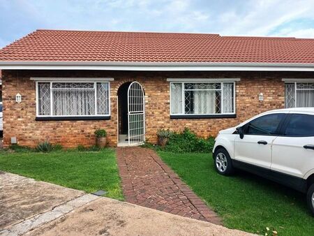 2 Bedroom townhouse - sectional to rent in Klopperpark, Germiston