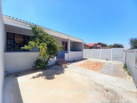 4 Bedroom house to rent in Muizenberg, Cape Town