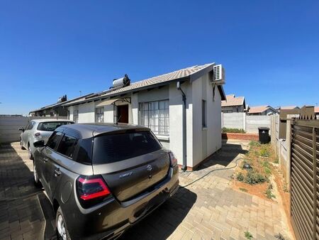 3 Bedroom house to rent in Sky City, Alberton