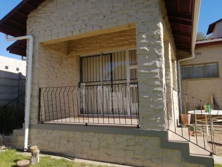 1 Bedroom flat to rent in West Bank, Oudtshoorn