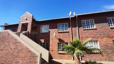 2 Bedroom townhouse - sectional to rent in Universitas, Bloemfontein