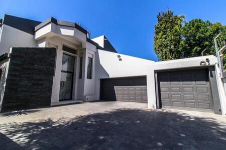 3 Bedroom House in Bedfordview