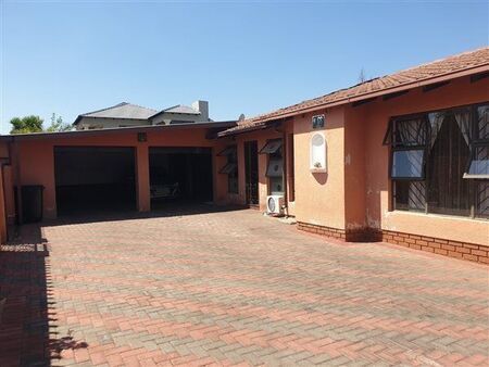 5 Bedroom House in Leachville