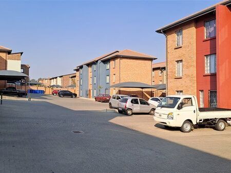 2 Bedroom Apartment in Rooihuiskraal North