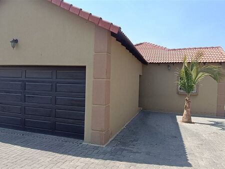 3 Bedroom House in Thatchfield
