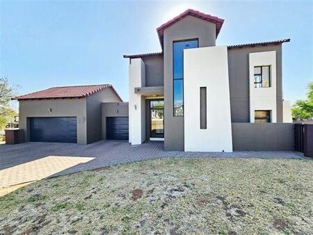 4 Bedroom House in Copperleaf