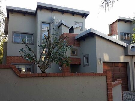 2 Bedroom Townhouse in Die Hoewes