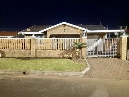 2 Bedroom House in KwaMashu