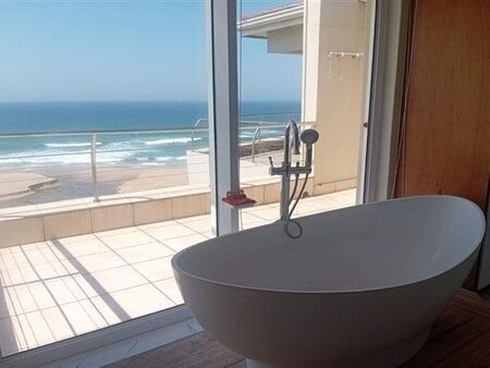 3 Bedroom Apartment in Amanzimtoti