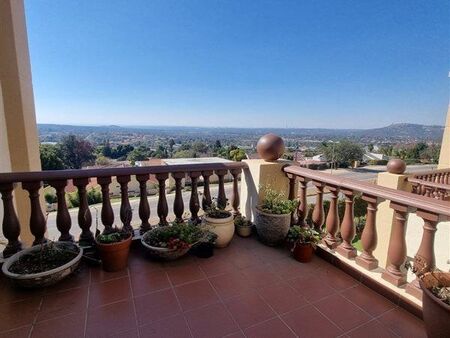 2 Bedroom Townhouse in Constantia Kloof
