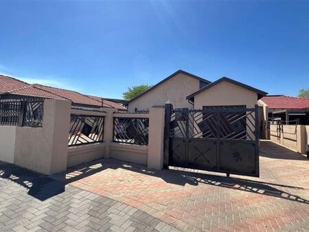 3 Bedroom House in Elandspoort