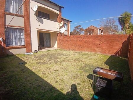 2 Bedroom Apartment in Mooikloof Ridge