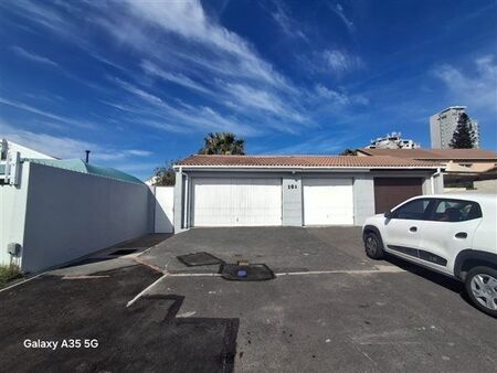 3 Bedroom House in Bloubergstrand