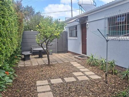 0.5 Bedroom Flat in Pinelands