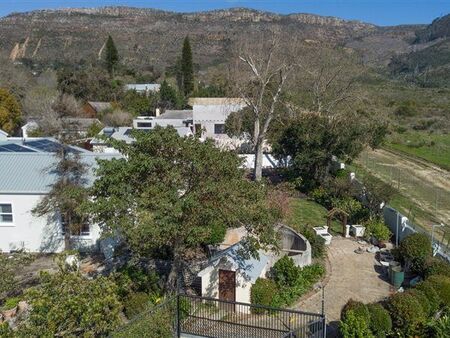 2 Bedroom House in Steenberg