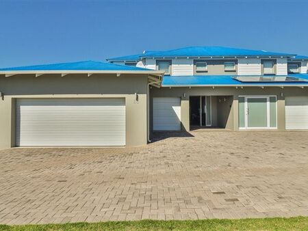 4 Bedroom Duet in Pinnacle Point Golf Estate