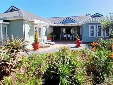 4 Bedroom House in Thesen Islands