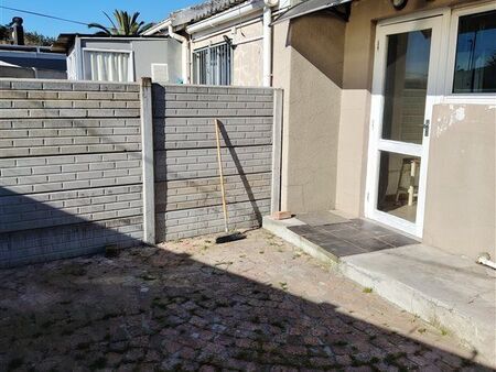 1 Bedroom Flat in Peerless Park