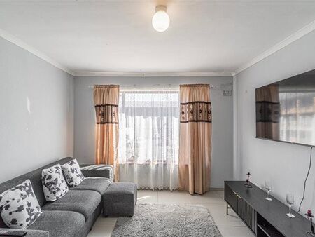 2 Bedroom Flat in Grassy Park